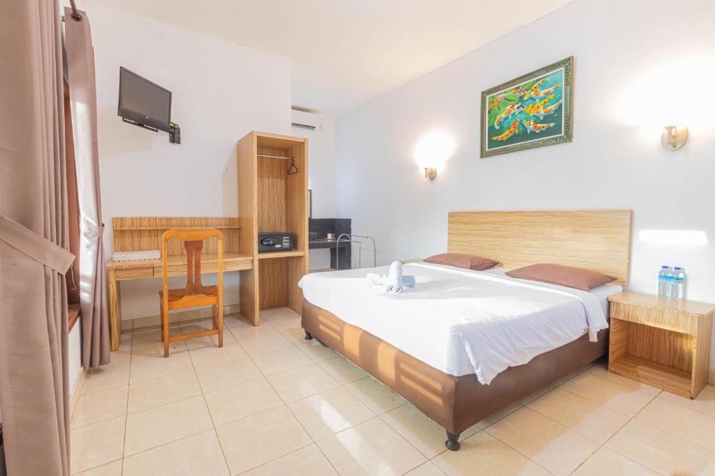 Postel nebo postele na pokoji v ubytování Transit Inn Senggigi