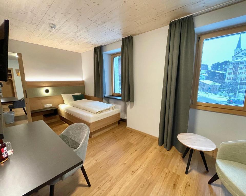 Postel nebo postele na pokoji v ubytování Boutique und Bier Hotel des alpes