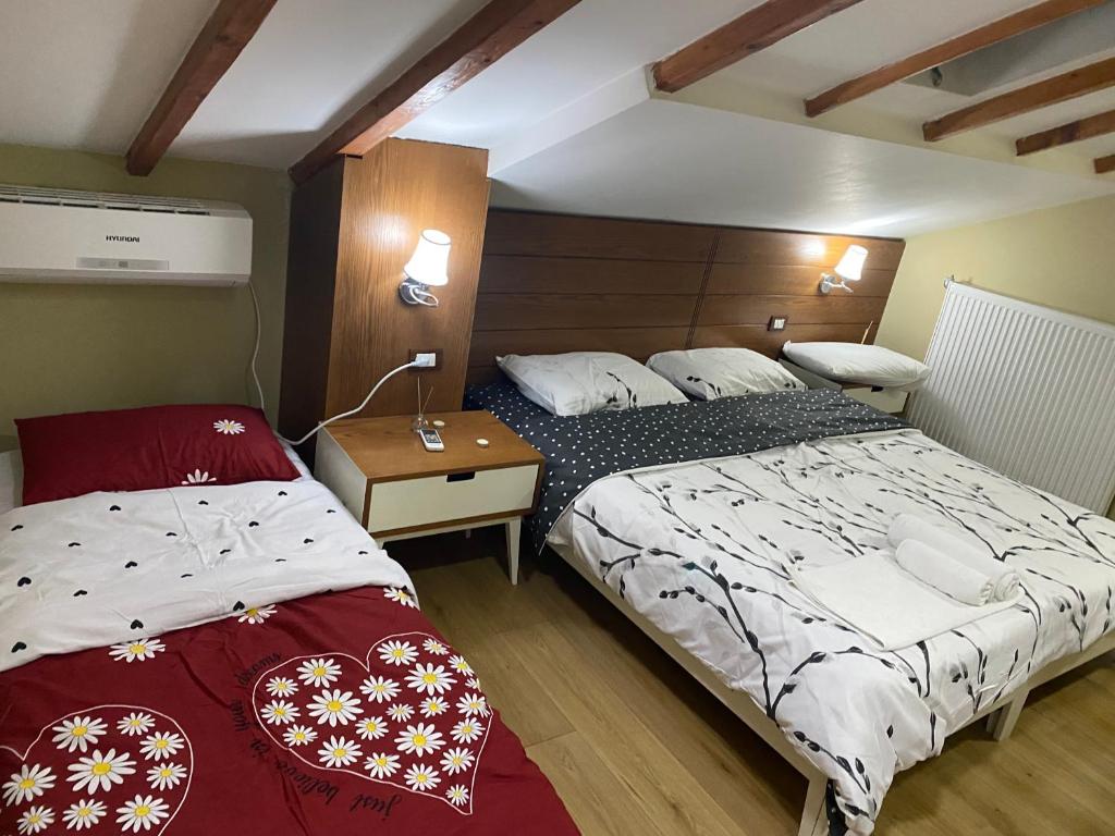 Bujtina Vasili - Housity