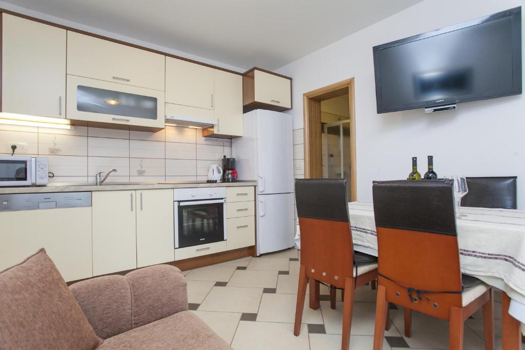 Kuchyň nebo kuchyňský kout v ubytování Apartments Villa Maris