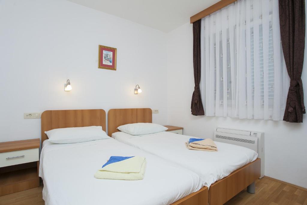 Postel nebo postele na pokoji v ubytování Apartments Villa Maris