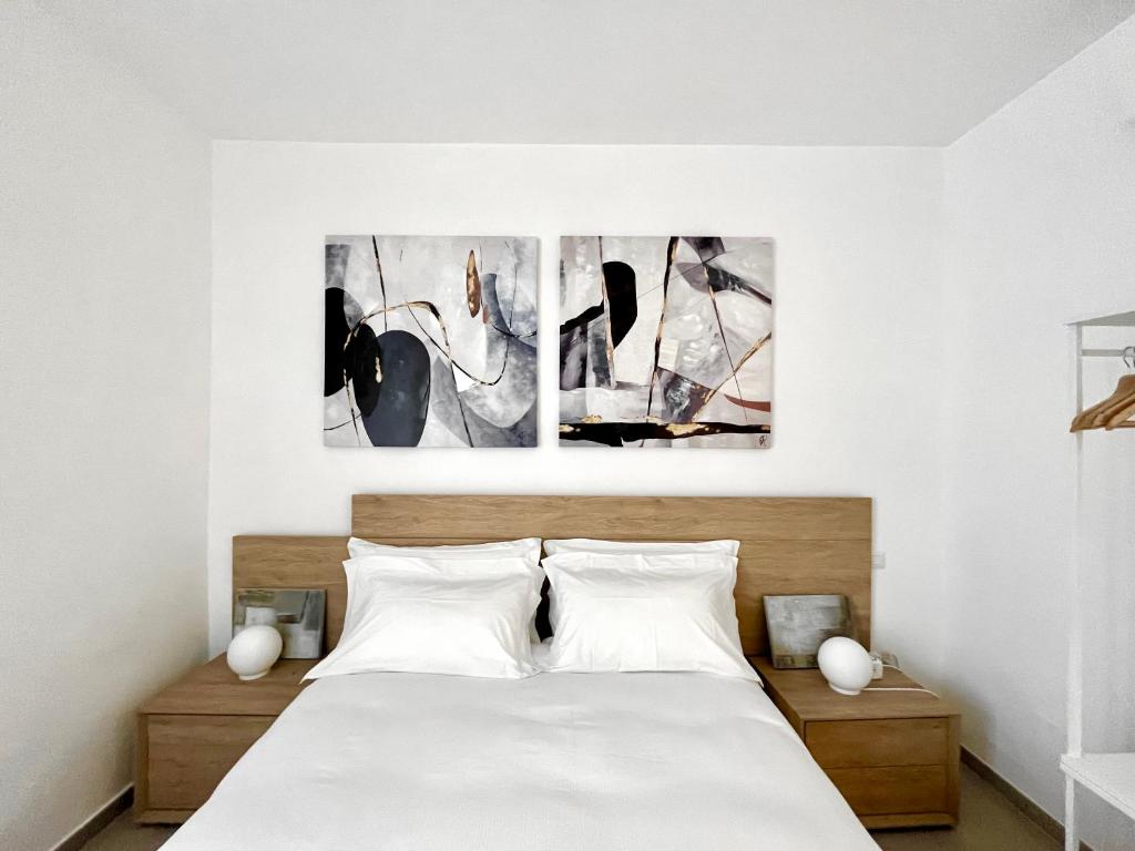 A bed or beds in a room at TRASTEVERE URBAN SUITE