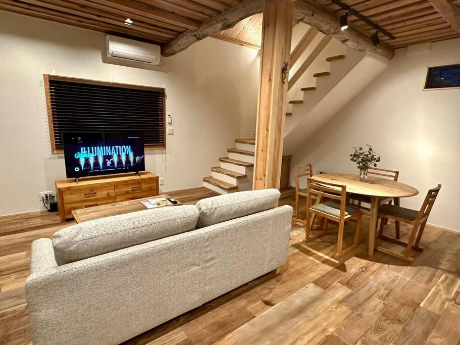 Posezení v ubytování The Misorano Cottage