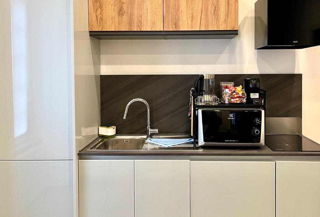 A kitchen or kitchenette at TRASTEVERE URBAN SUITE
