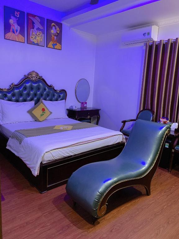Postel nebo postele na pokoji v ubytování Hoàng Gia Đông Anh Hotel
