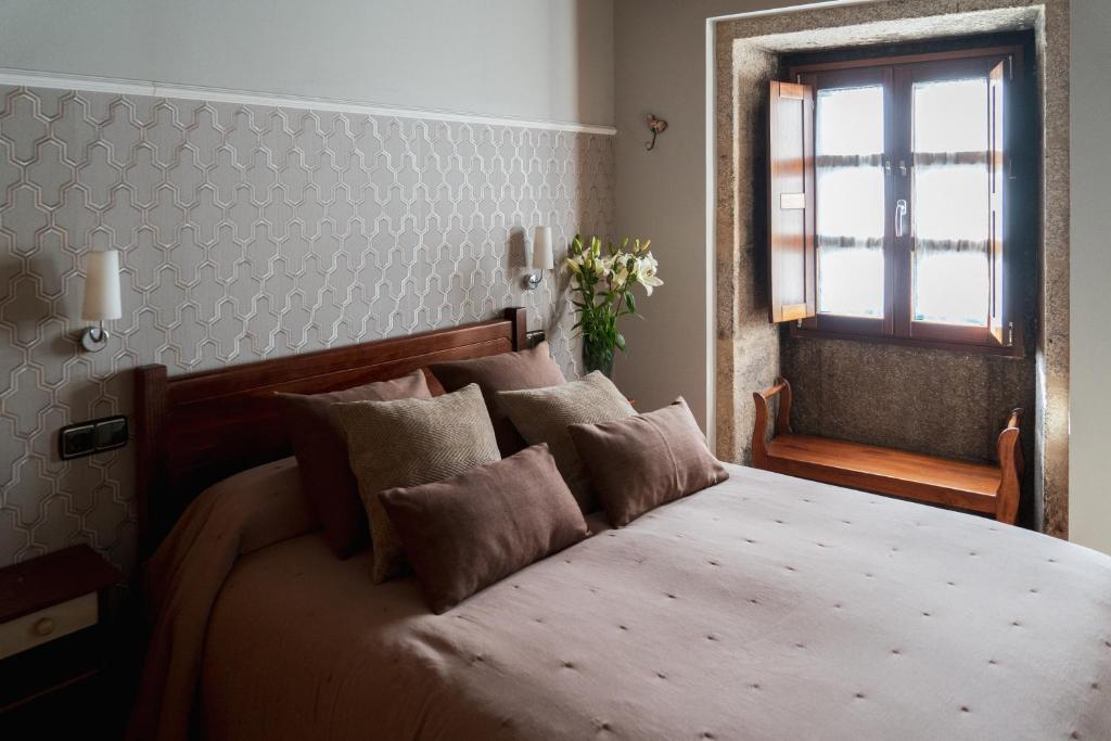 Posteľ alebo postele v izbe v ubytovaní Hostal Pension Artilleiro