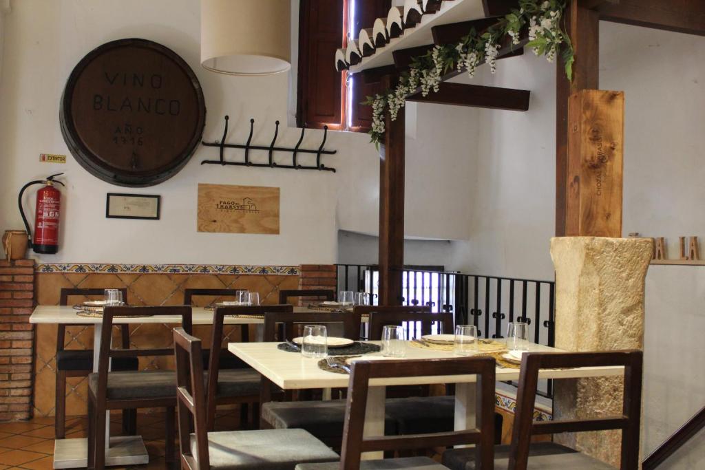 Reštaurácia alebo iné gastronomické zariadenie v ubytovaní Hotel La Villa