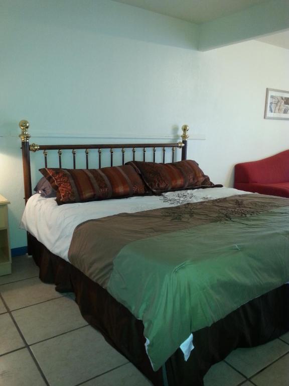 Postel nebo postele na pokoji v ubytování Sunrise Motel