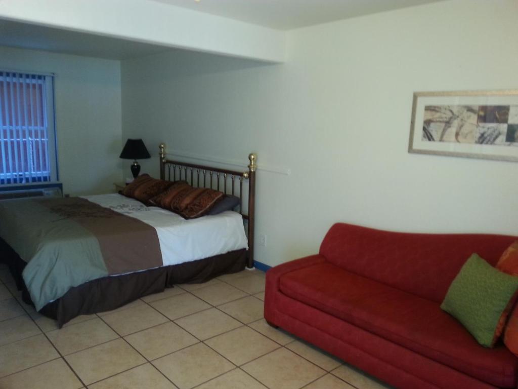 Postel nebo postele na pokoji v ubytování Sunrise Motel