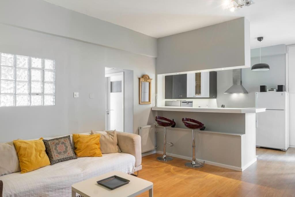 Posezení v ubytování Simplicity and Comfort: Apartment in Zografou