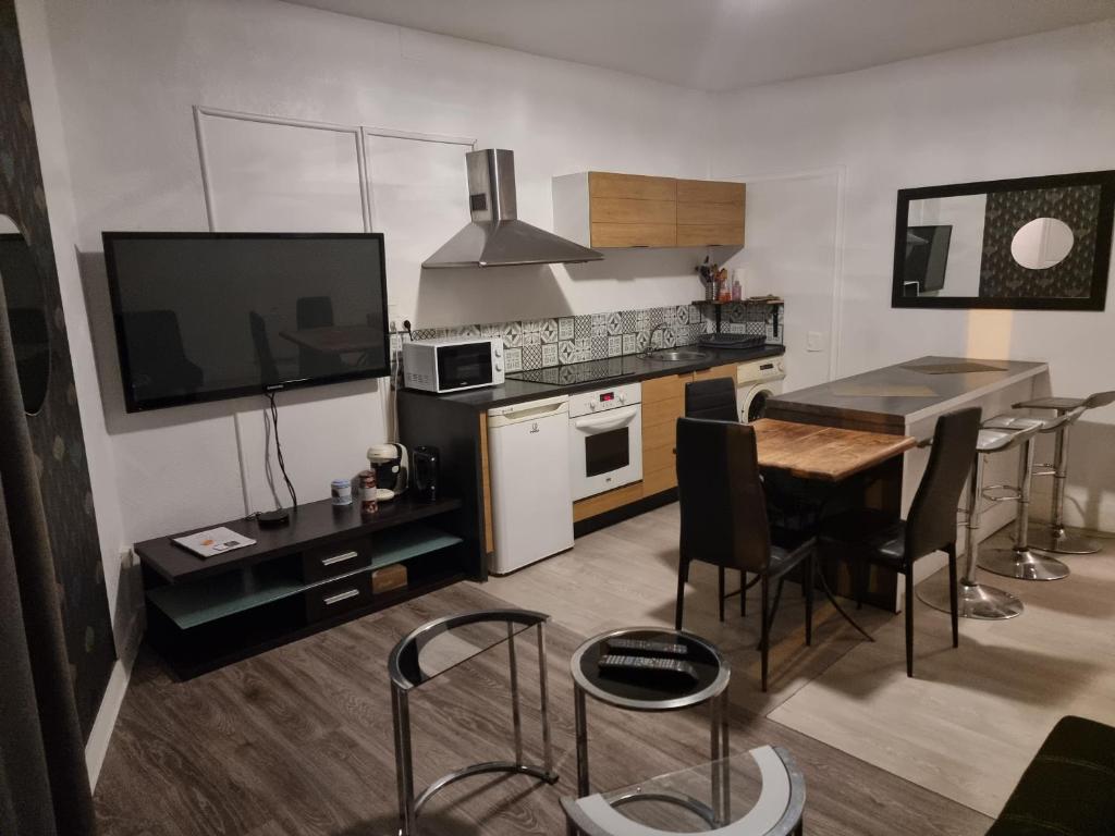 Kuchyň nebo kuchyňský kout v ubytování N 1 - Spacieux T4 - CENTRE VILLE - balcons - 2 SDB - 3 CH- parking gratuit