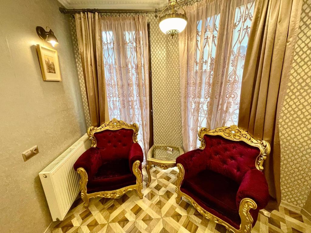Posezení v ubytování 34 Silver Rooms