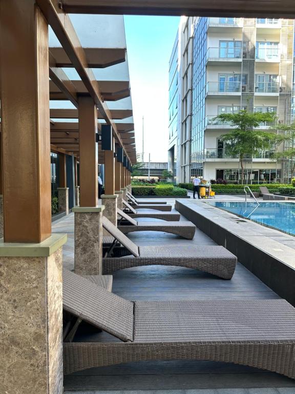 Bazén v ubytování 81 Newport Blvd Cluster 4 Unit B 3rd flr by Rechelle Nunag nebo v jeho okolí