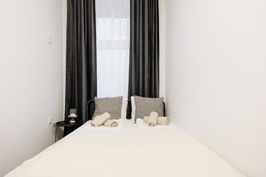 Postel nebo postele na pokoji v ubytování Central City Style Rooms by Home2