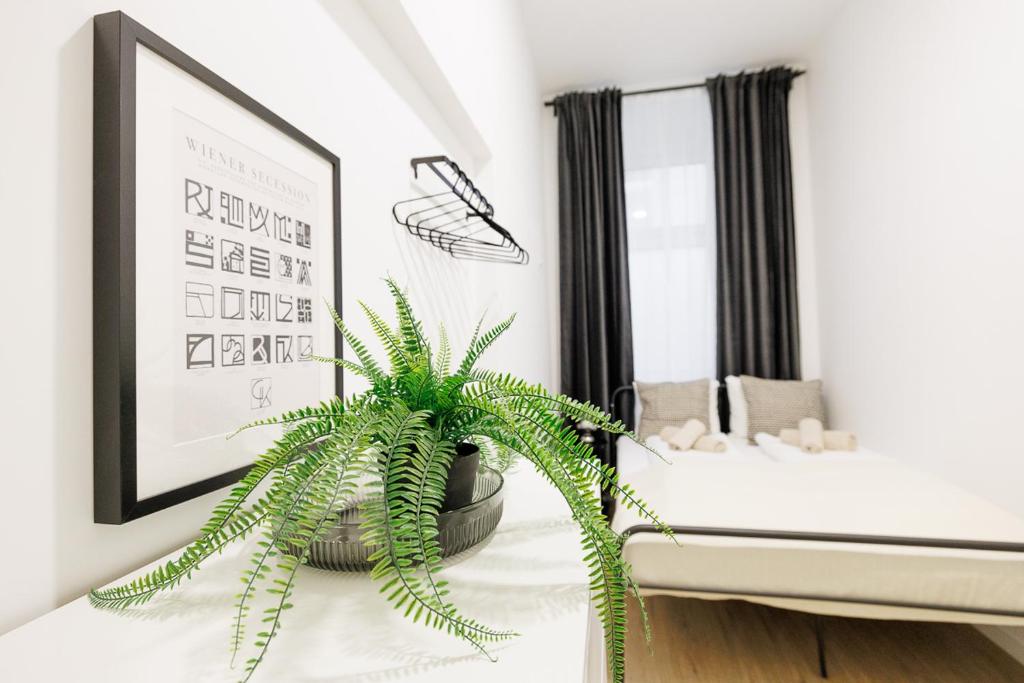 Postel nebo postele na pokoji v ubytování Central City Style Rooms by Home2
