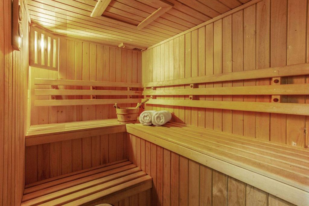 a sauna with two rolled towels on a shelf at La Quinta by Wyndham Santiago Aeropuerto in Santiago