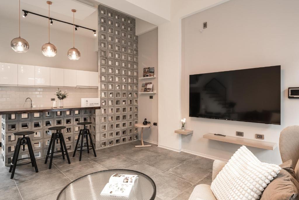 Vivir House TV 또는 엔터테인먼트 센터