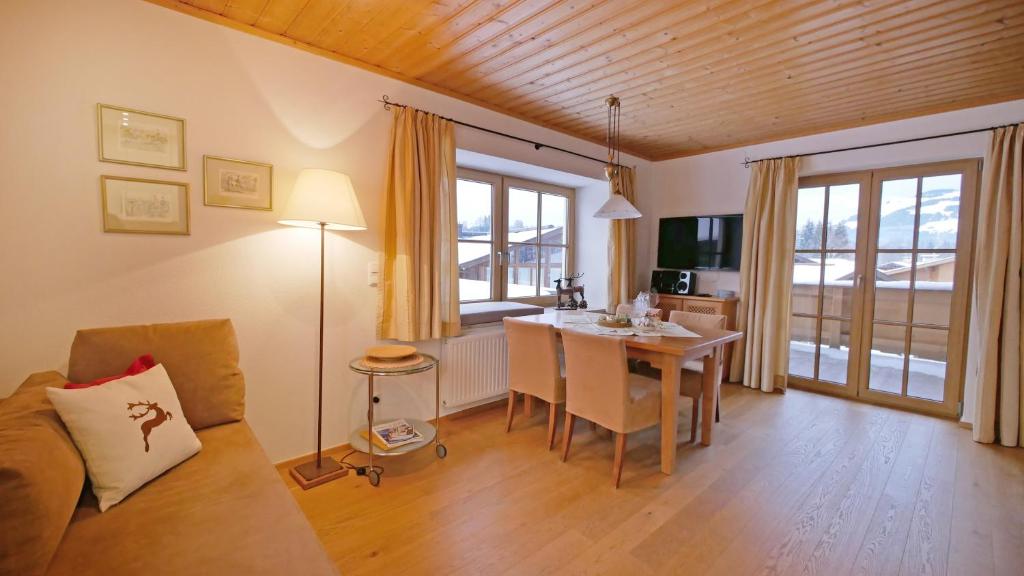 a living room with a table and a couch at Chalet Wohnung Wilder Kaiser in Kitzbühel