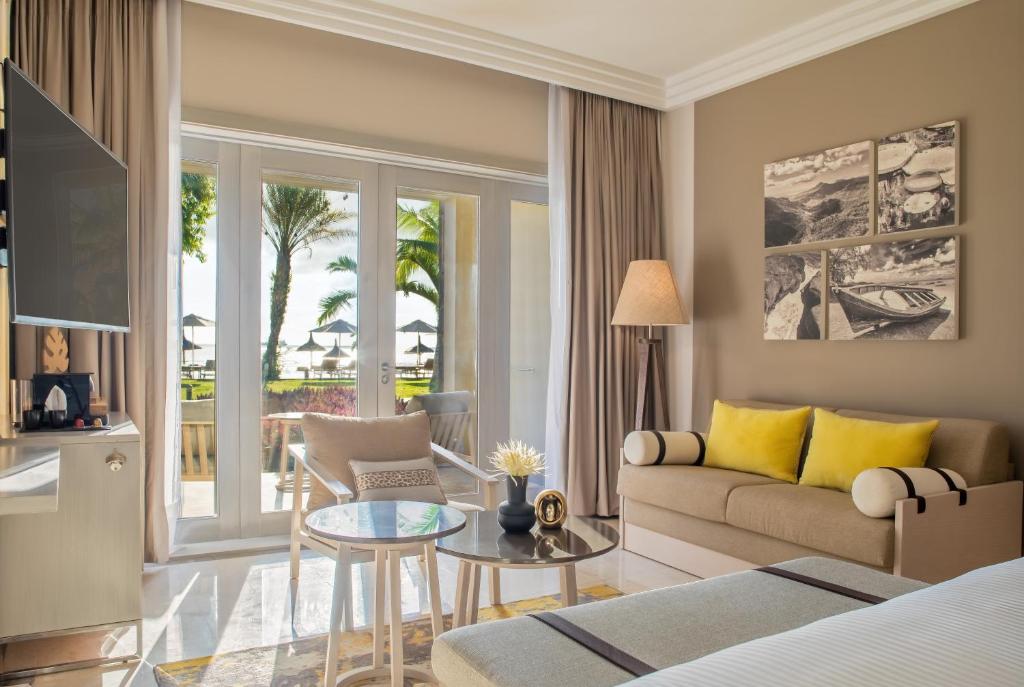 Posezení v ubytování InterContinental Mauritius Resort Balaclava Fort by IHG