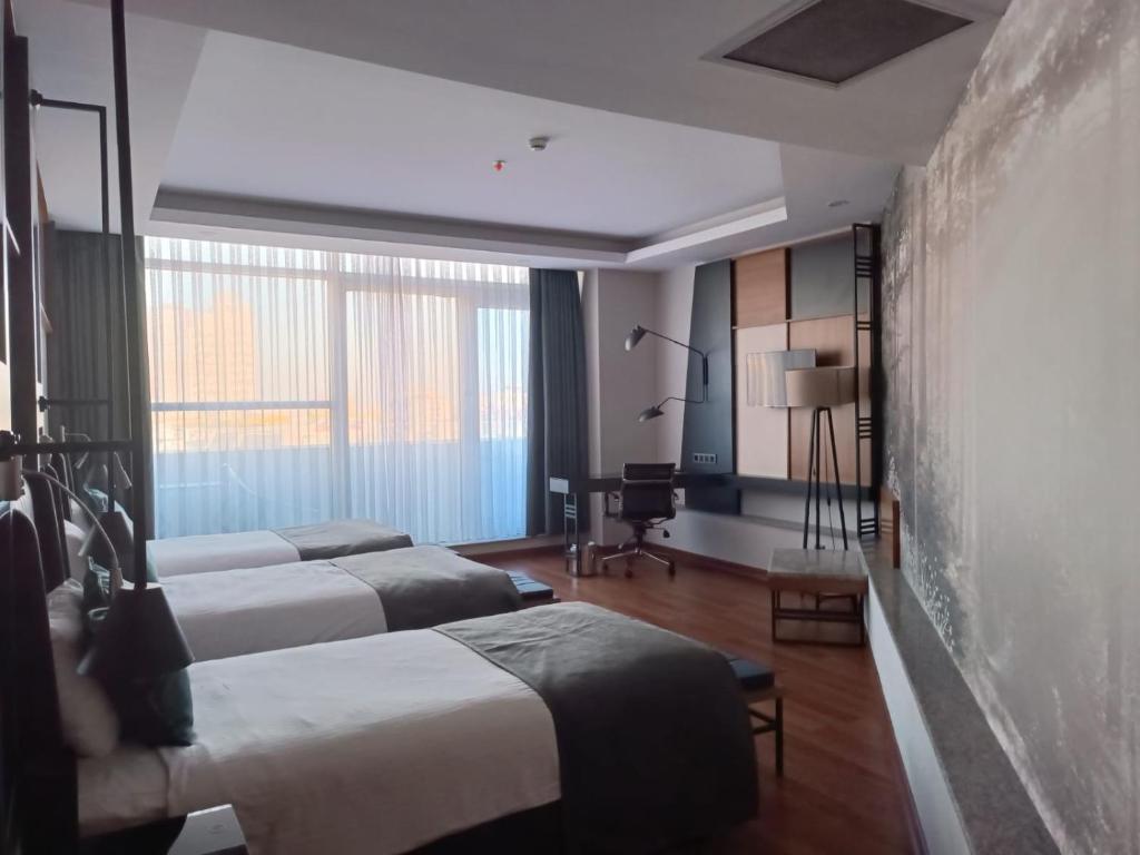 Expoist Hotel - Triple Chambre Avec Balcon