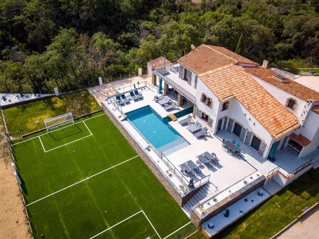Bazén v ubytování Mas Sureda - Evasion luxueuse avec vue panoramique nebo v jeho okolí
