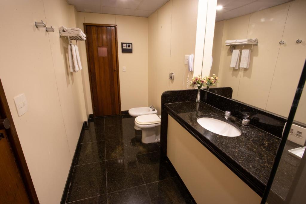 Ванная комната в Mirador Rio Copacabana Hotel