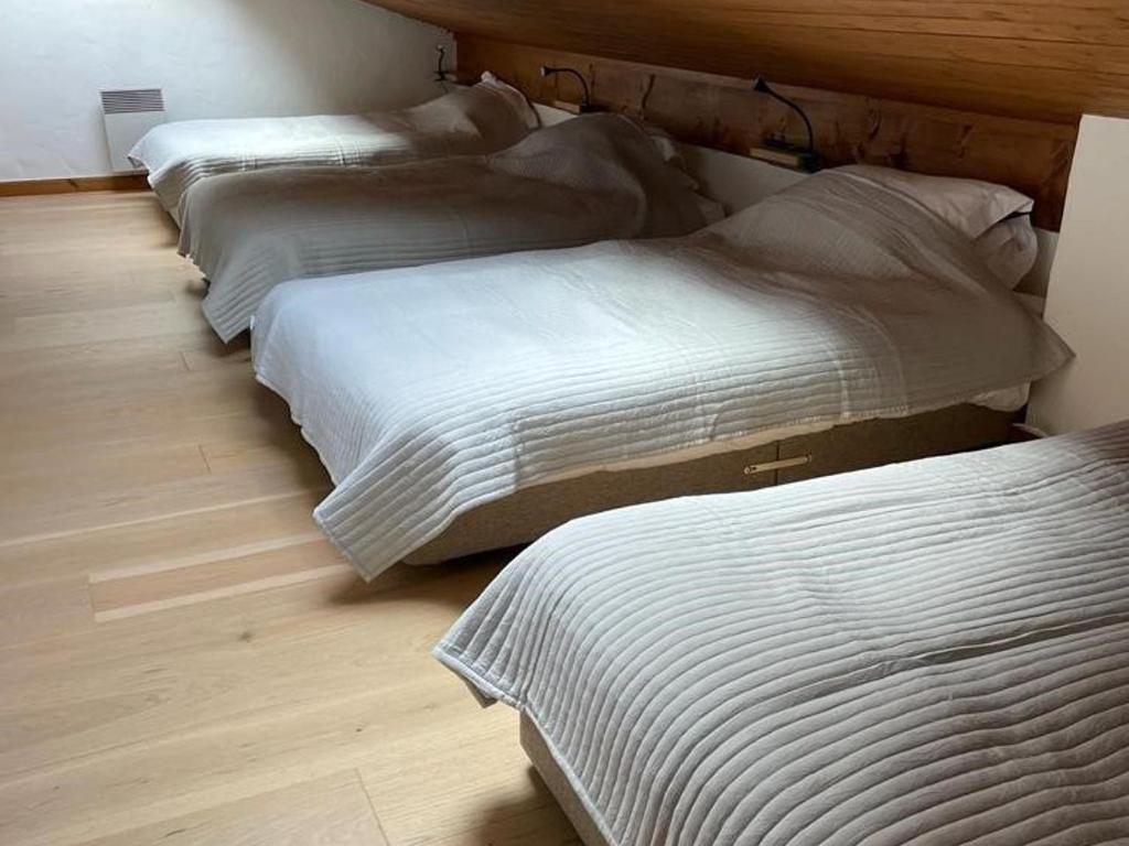 Posteľ alebo postele v izbe v ubytovaní Duplex 3 pièces à Megève - Proche centre, 6-8 pers, balcon, piscine, wifi, garage. - FR-1-453-297