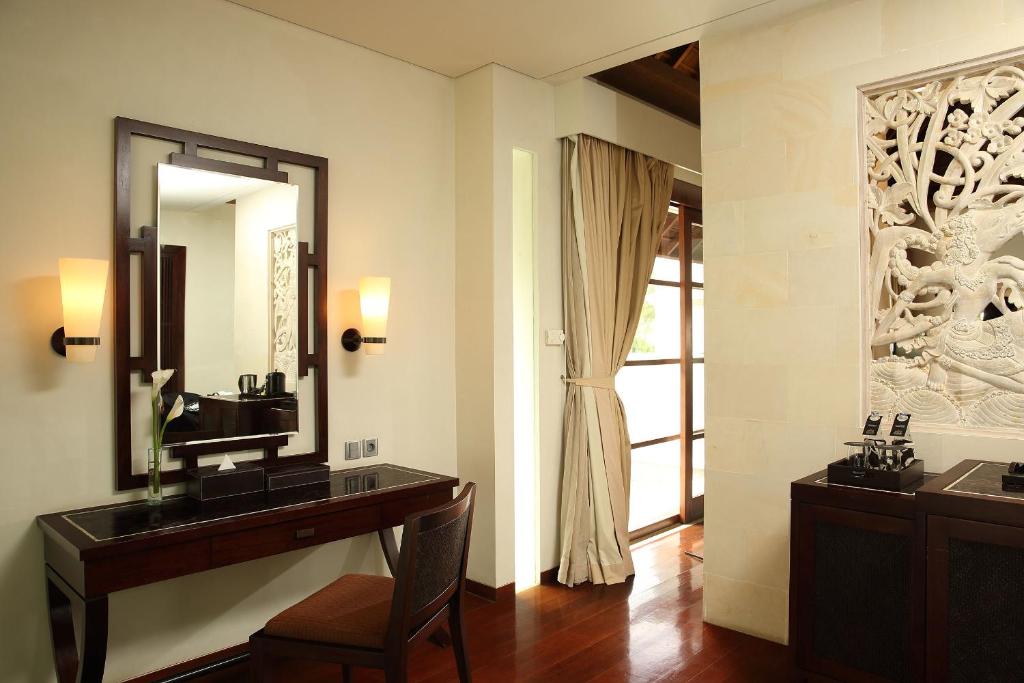 The Royal Santrian - 11