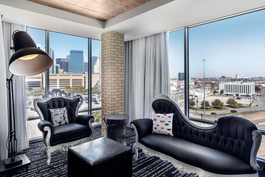Lorenzo Hotel Dallas, Tapestry Collection by Hilton - Corner King Room Met Badkuip - Mobiliteit Toegankelijk