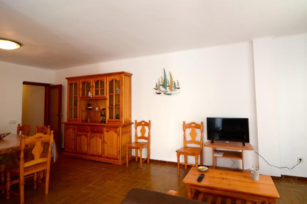 Televízia a/alebo spoločenská miestnosť v ubytovaní Puig Sureda - apartamentos
