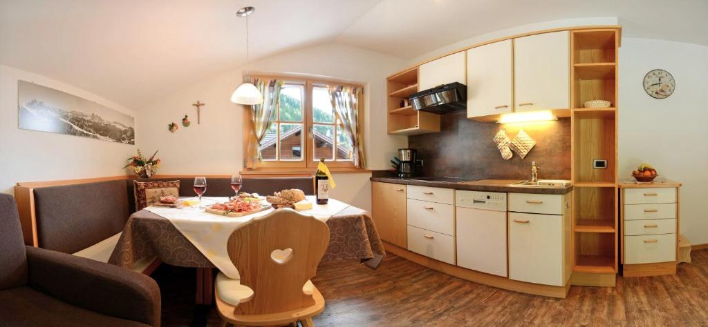 Kuchyň nebo kuchyňský kout v ubytování B&B Appartments Cudlea