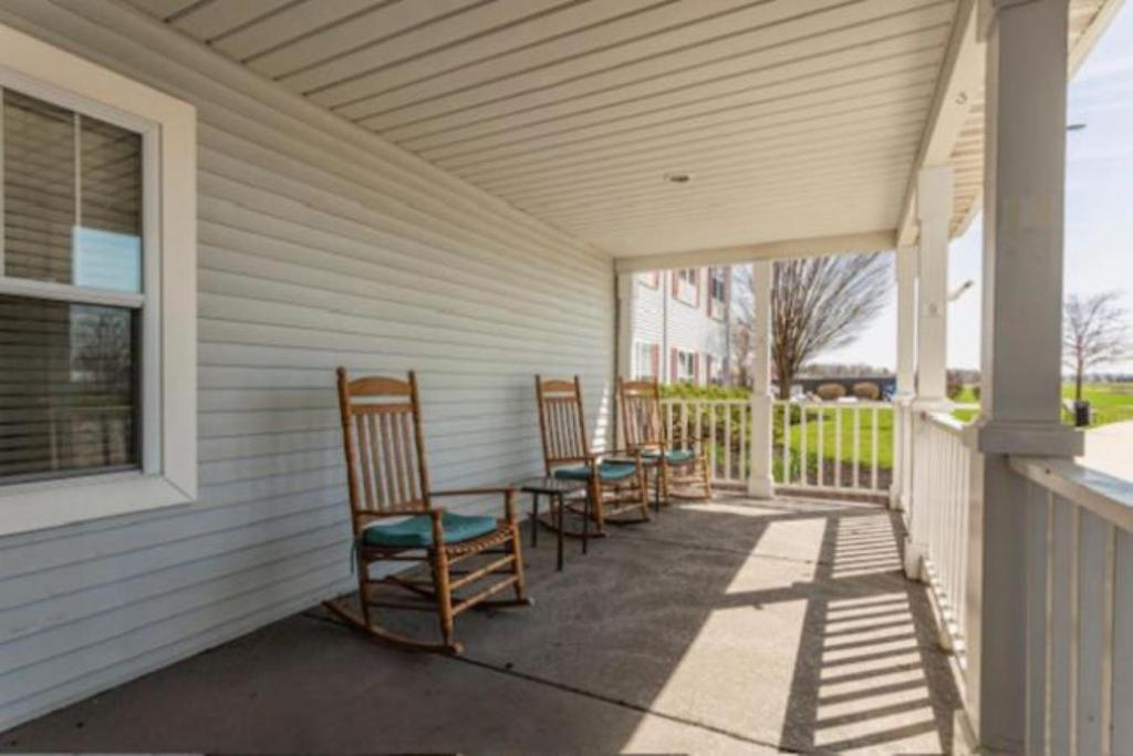 Lancaster Inn & Suites photo