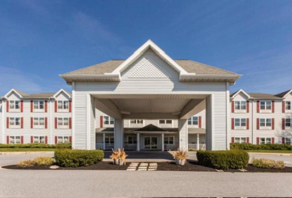 Lancaster Inn & Suites photo