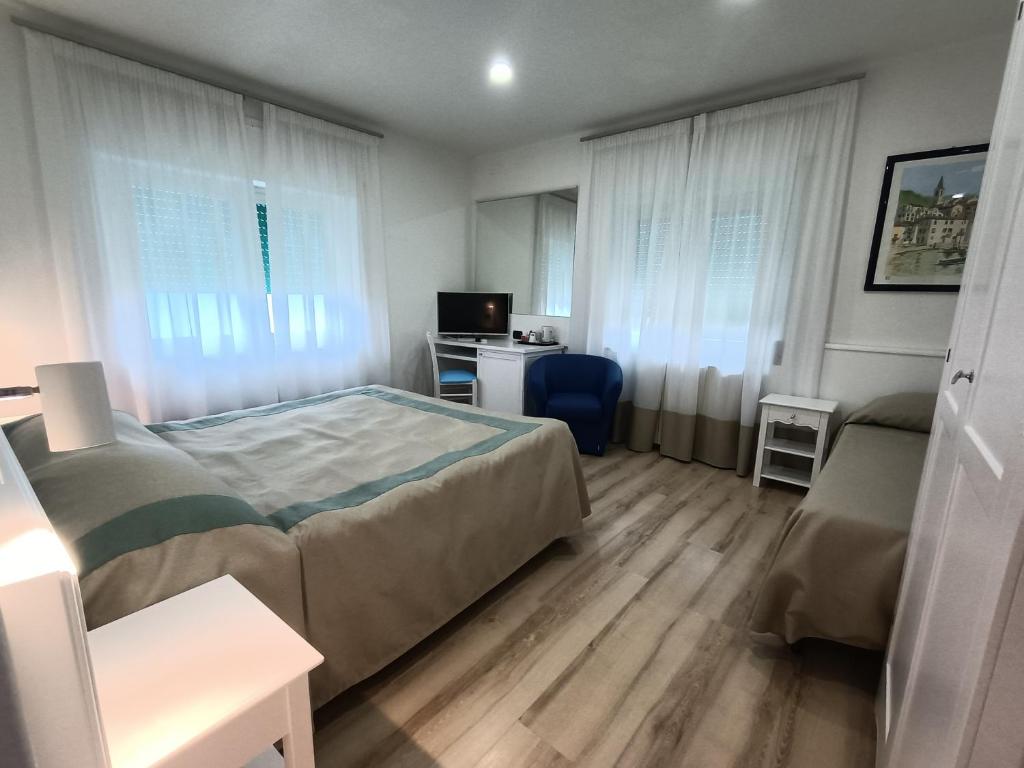 Hotel L'Isola - Triple Room With Sea View