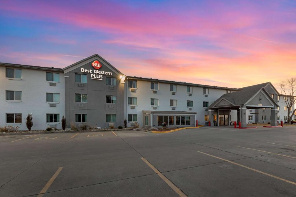 Best Western PLUS Altoona Inn