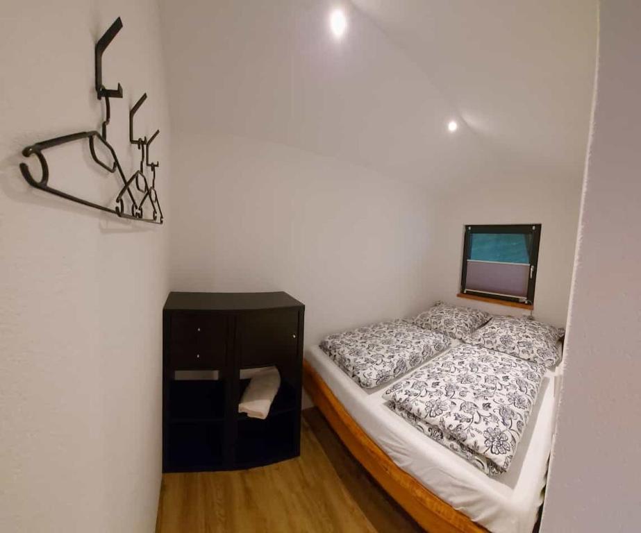 Кровать или кровати в номере Ferienhaus: Mitten auf dem Reiterhof
