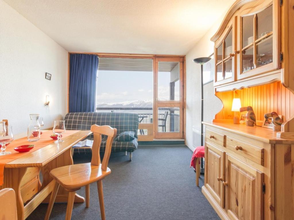 a living room with a table and a couch at Appartement Les Arcs 1800, 2 pièces, 5 personnes - FR-1-346-427 in Arc 1800