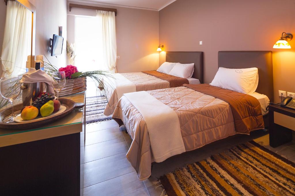 Postel nebo postele na pokoji v ubytování Kyparissia Beach Hotel