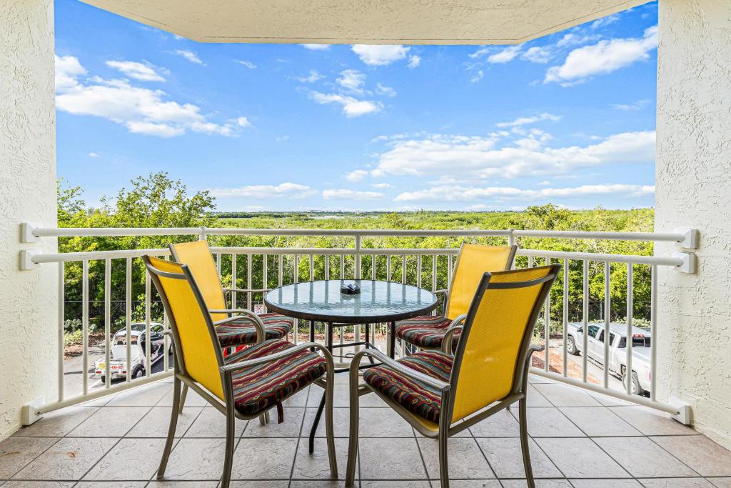 Balkón nebo terasa v ubytování Sunrise Suites Barbados Suite #204