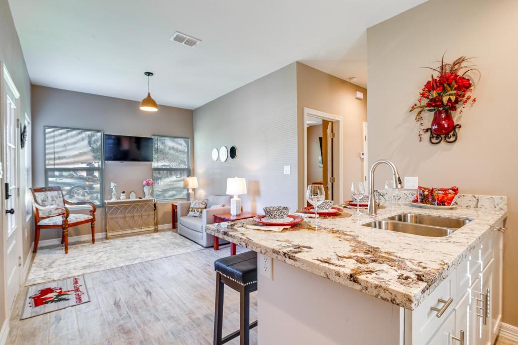 PetFriendly Brownsville Apartment with Yard!, Brownsville