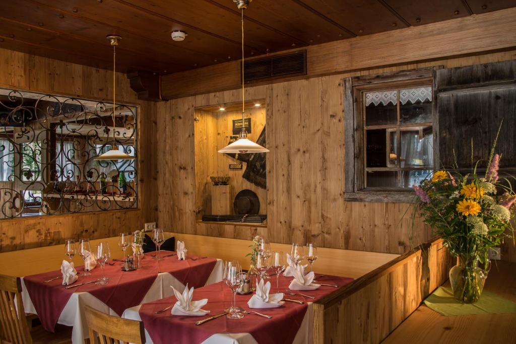 Fotografie z fotogalerie ubytování Dorfgasthof Adler v destinaci Mellau