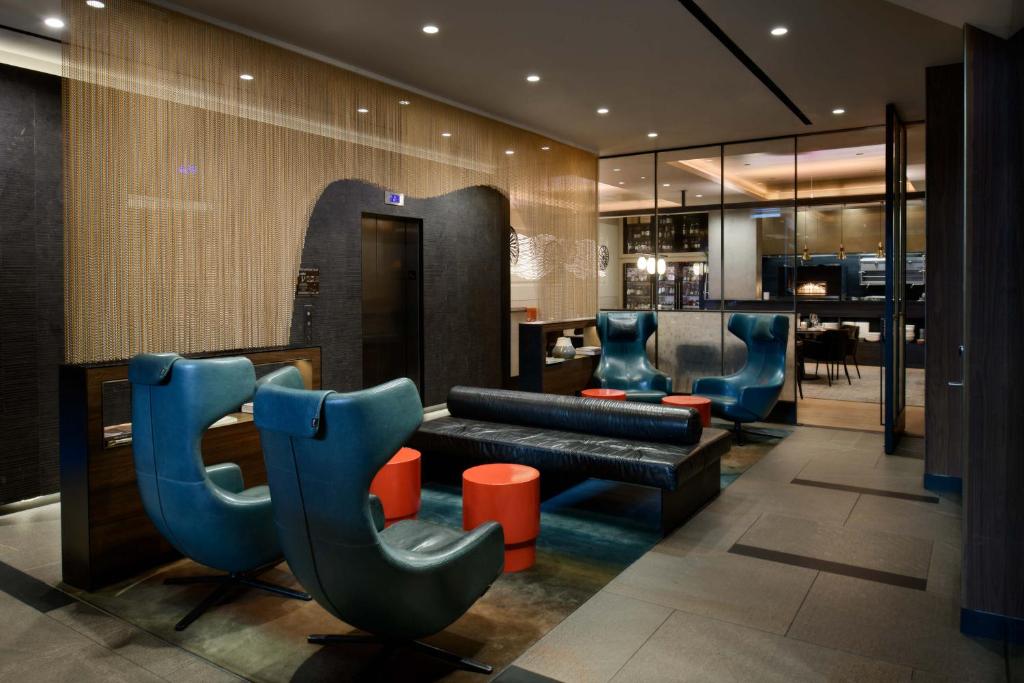 Uma área de estar em LUMA Hotel - Times Square