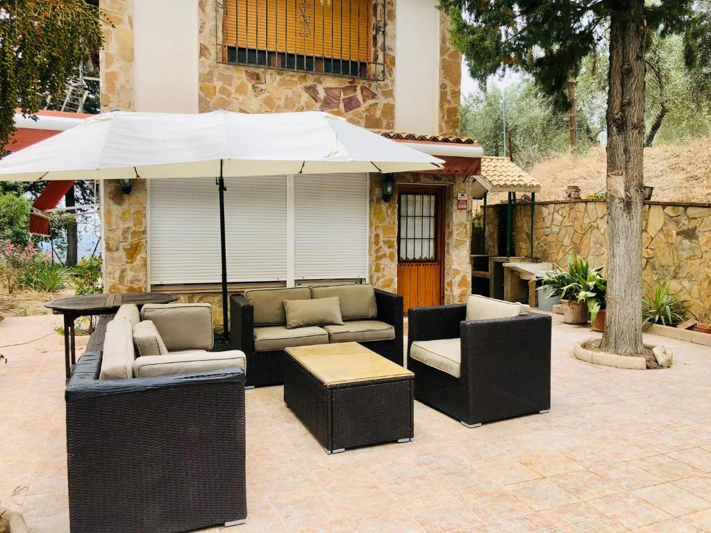 A seating area at Nueva Cazorla Mirador Cerro del Escribano
