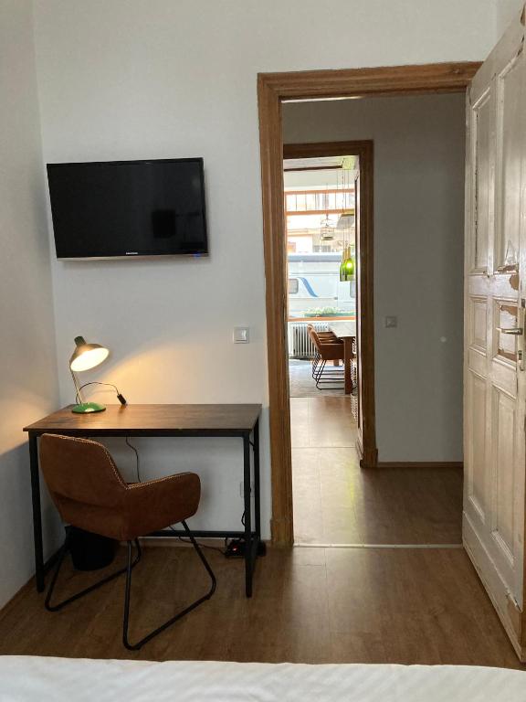 TV a/nebo společenská místnost v ubytování Minimal Hostel No 41