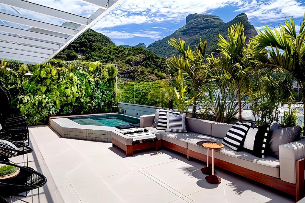 Stunning Luxury Penthouse With Private Golf Cart image