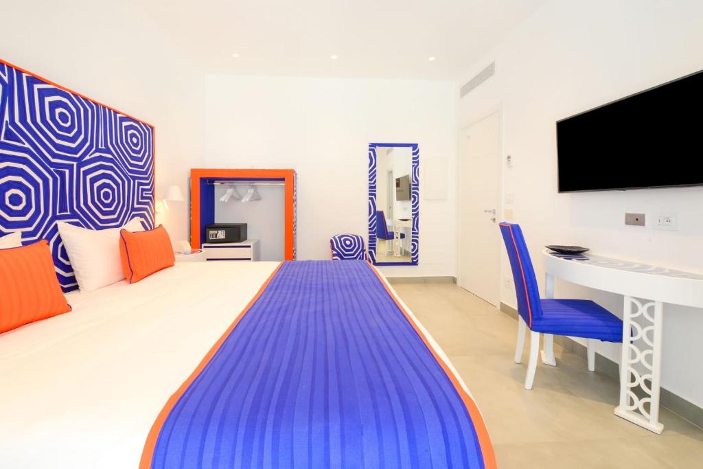 A television and/or entertainment centre at My Exclusive Italy - Beachfront Villa Sorrento & private sea access