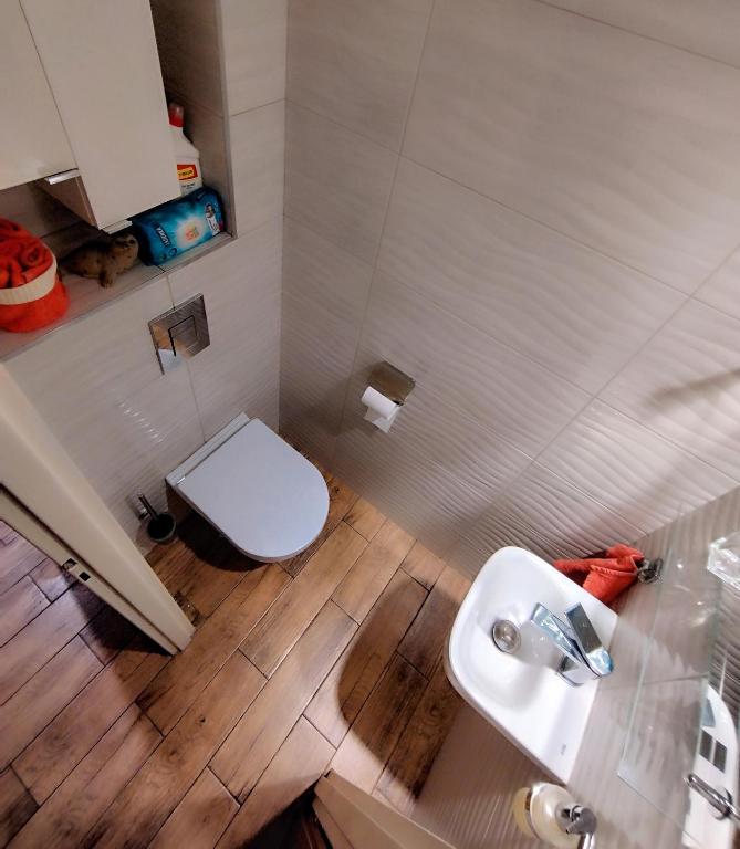 Niewielki pokój dla jednej osoby lub pary. - 9