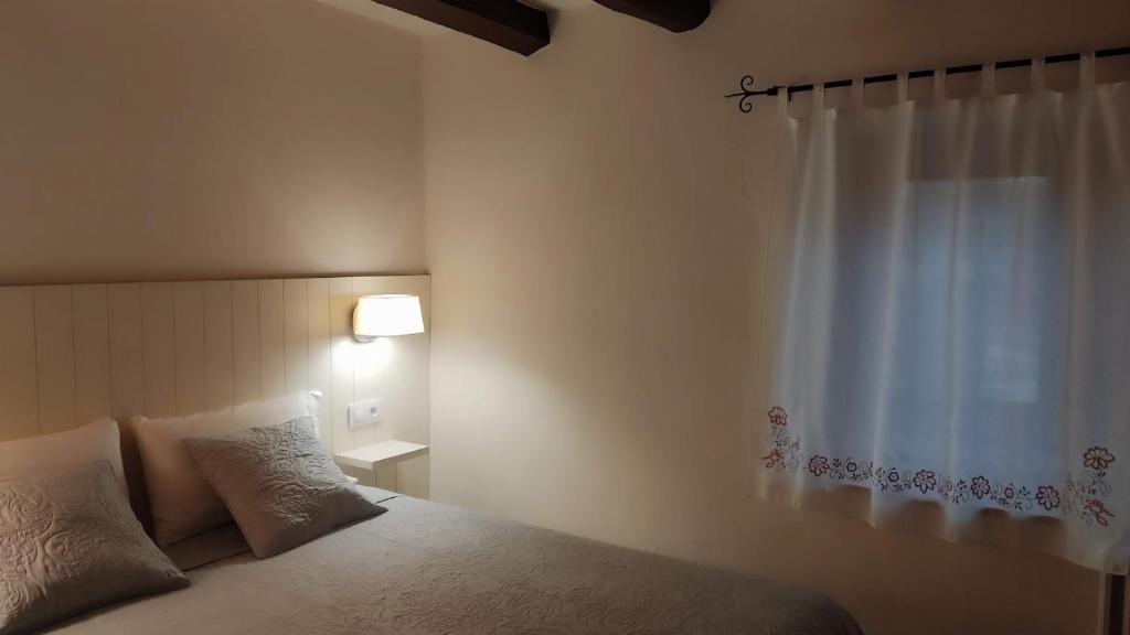 Postel nebo postele na pokoji v ubytování Mas Riera - 2