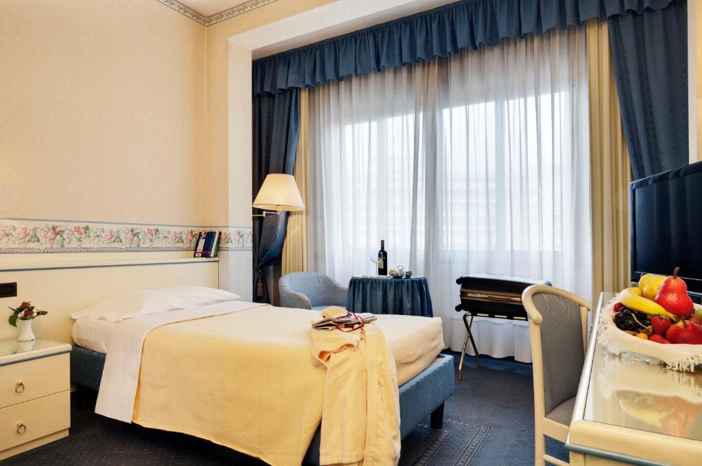 Postel nebo postele na pokoji v ubytování Hotel Bristol Buja