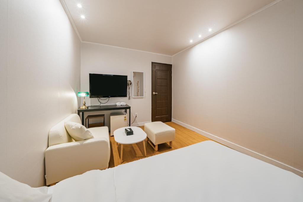 TV a/nebo společenská místnost v ubytování Lofy house